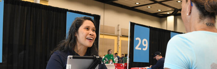 Volunteer at the 2024 Abbott Health & Fitness Expo