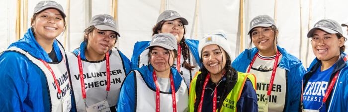 Volunteers and a group leader at the 2024 Bank of America Chicago Marathon